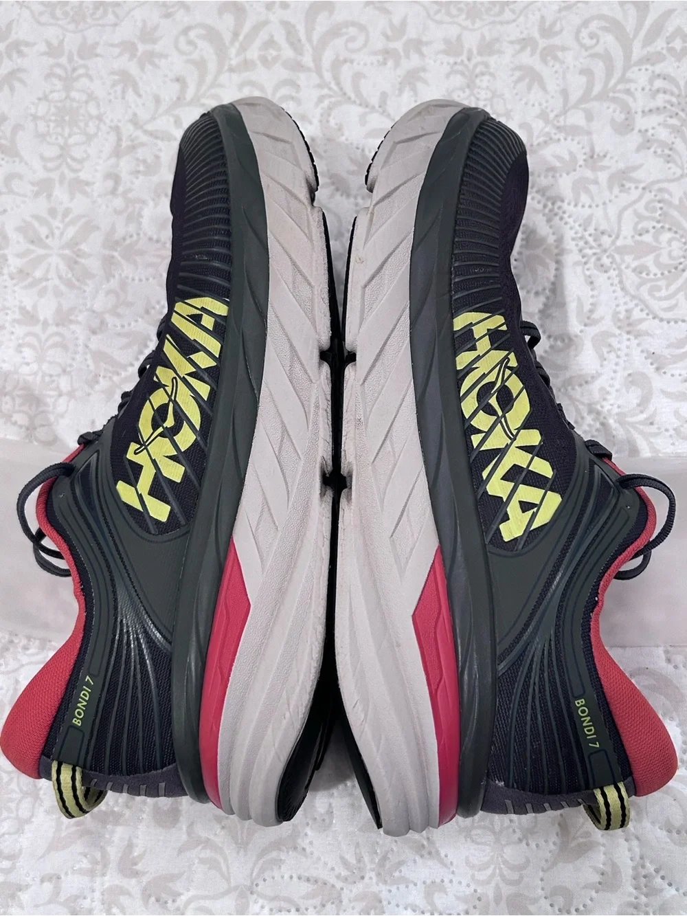 Hoka One One Men’s Size 10 Bondi 7 Color Gray Red/Orange Yellow Comfort